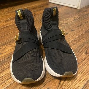 Girls Puma shoes / Size - 6 / Black,White,Gold